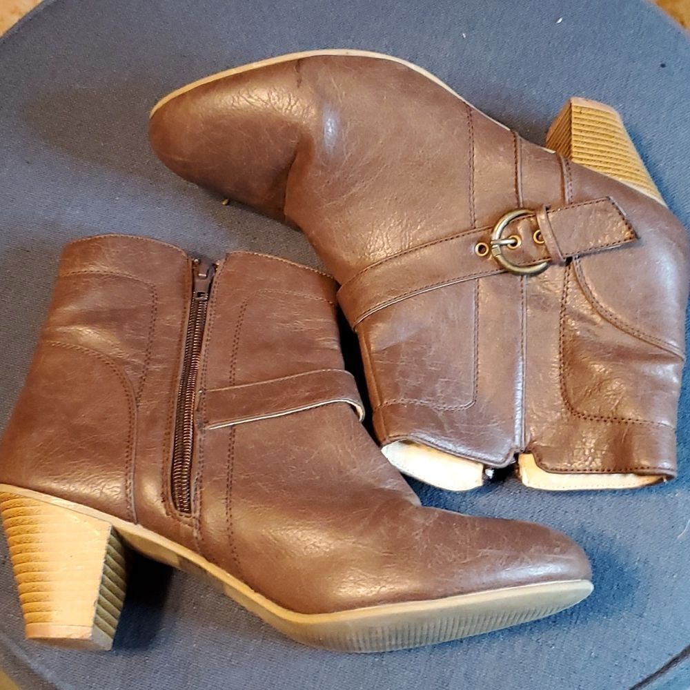 Brown Wrap Strap Ankle Booties US 9M Medium Zip Up Rina Boots Excellent - Picture 4 of 9